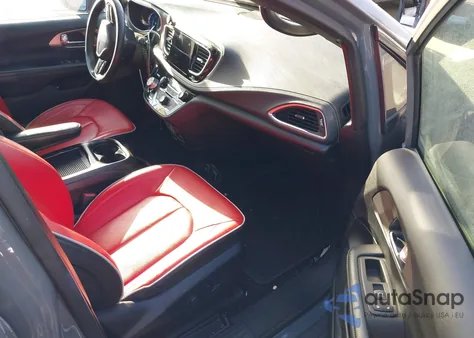 2020 Chrysler Pacifica Hybrid Red S Edition z USA, uszkodzony, nr VIN 2C4RC1N74LR261412